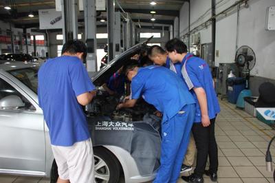 聯(lián)合走訪實(shí)踐點(diǎn) 不畏酷暑進(jìn)車間，探索汽車銷售新路徑