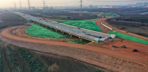 變廢為寶 600多萬噸建筑垃圾鋪筑高速公路的創(chuàng)新實踐